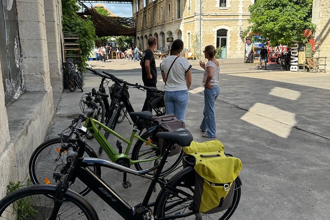 3-Hour E-Bike Immersive Tour of Bordeaux - English Tour - Crossing the Garonne by bicycle