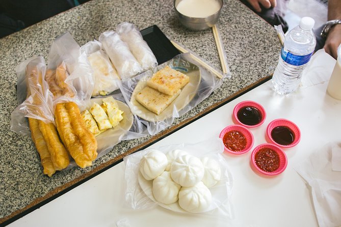 4-Hour Morning Cycling City Tour (incl. breakfast) - Wenchang Temple and Shuanglian Market