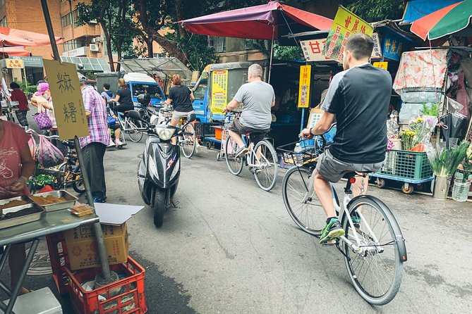 4-Hour Morning Cycling City Tour (incl. breakfast) - Dadaocheng Pier and Dihua Street