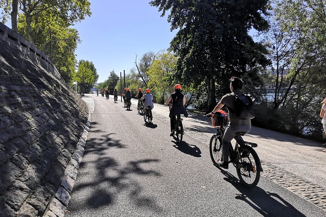 4h Complete Lyon Experience: E-Bike, Food Tasting & Old Town Walk - Tête d’Or Park gives the tour breathing room