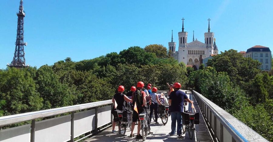 4h Complete Lyon Experience - E-Bike, Tasting & Walk - Practical details that affect your day