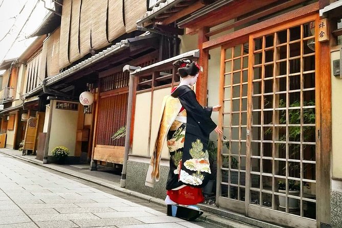 5 Top Highlights of Kyoto Full Day Bike Tour (E-bike option) - Kinkakuji closes the day with gold