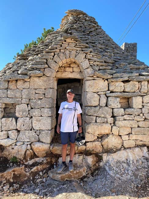 Alberobello: Guided e-bike tour + mill & donkey farm - Donkeys in the Apulian countryside