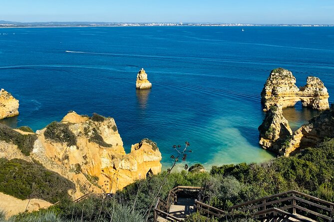 Algarve: Lagos Sightseeing guided Tour with e-bikes - Starting near Hotel Marina Rio