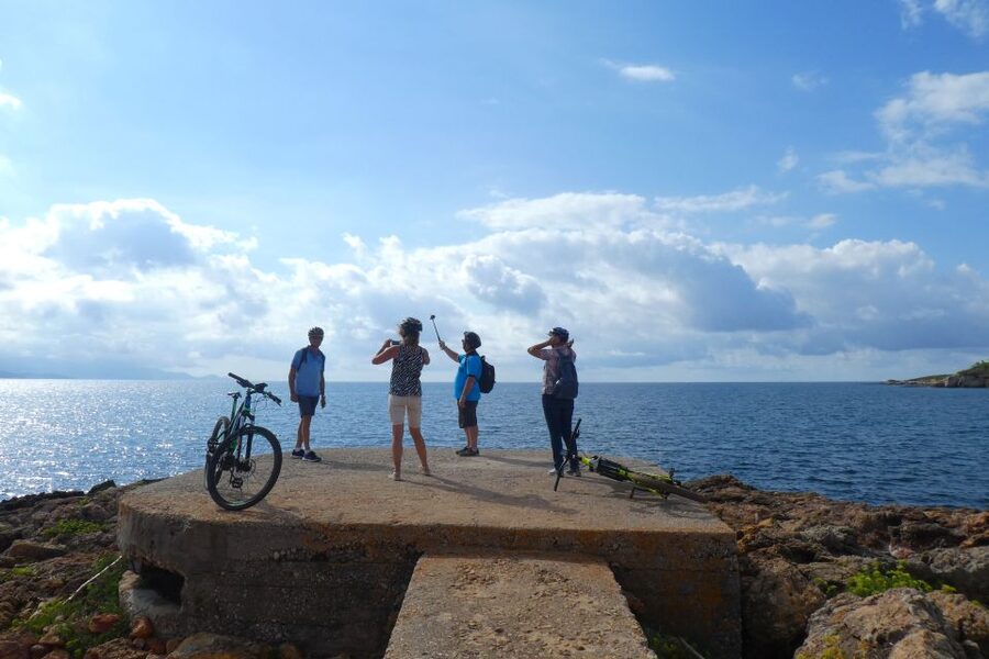 Alghero: Small Beaches E-Bike Tour with Aperitivo - Following trails from vineyards to small beaches