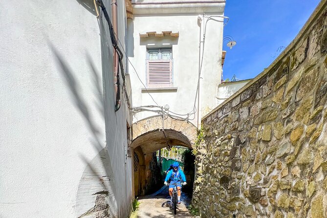 Amalfi coast: E-bike tour from Sorrento to Positano - Leaving Sorrento for SantAgata sui due Golfi