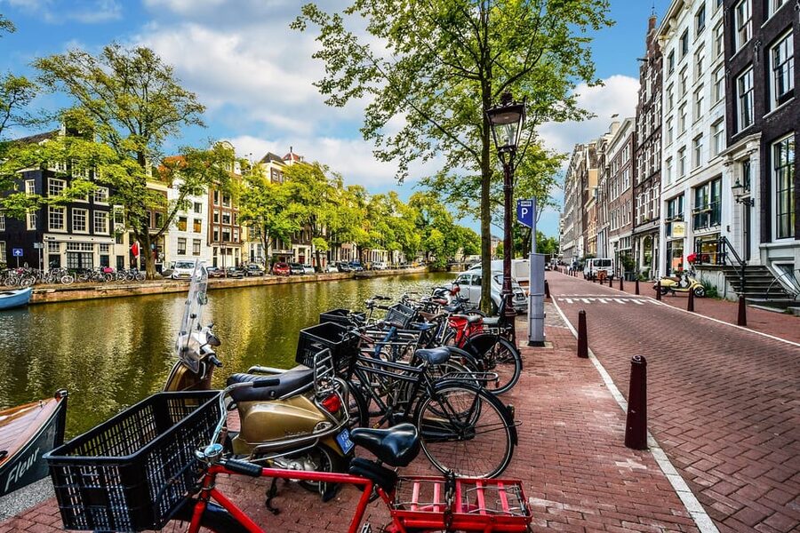 Amsterdam: 3-Hour Private Bike Tour of the City Center - Practical tips for making the ride better