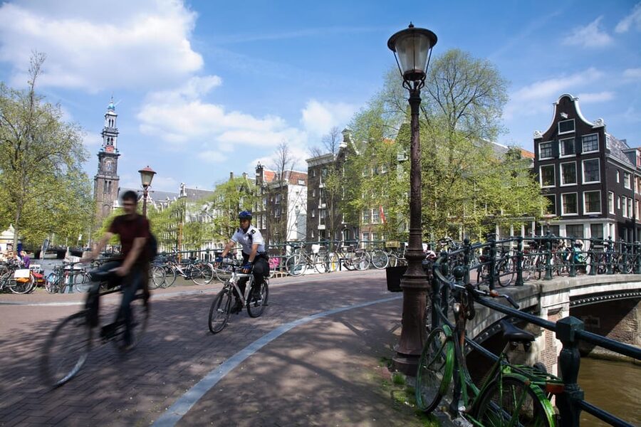 Amsterdam: 3-Hour Private Bike Tour of the City Center - Why Amsterdam works so well by bicycle