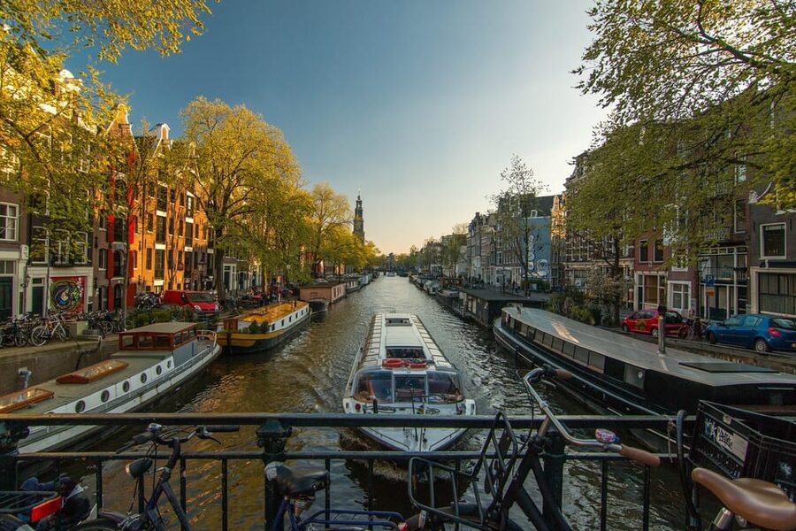 Amsterdam: 3-Hour Private Bike Tour of the City Center - Who should book this Amsterdam bike tour