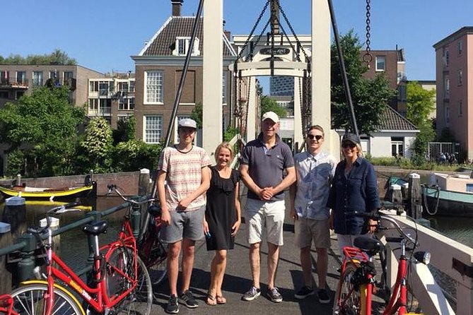 Amsterdam 3 hrs Bike Tour – live guide En/Fr/De/Nl/Sp - Forty-five minutes through the canal ring