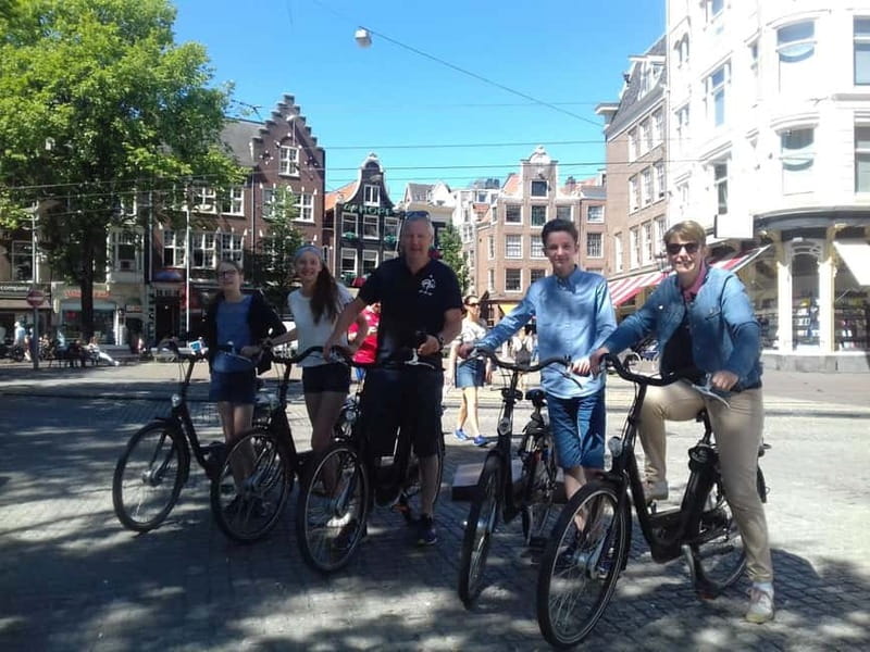 Amsterdam bike tour with a French-speaking guide local! - The bicycle setup: hand brakes, racks, and family options
