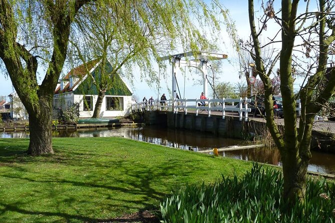 Amsterdam Countryside and Villages Bike Tour - What the guides add to the ride