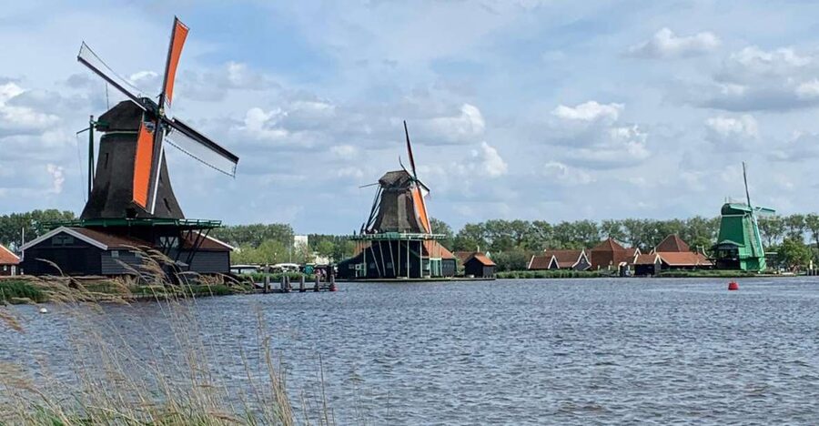Amsterdam: Countryside Bike Tour and Zaanse Schans Windmills - Arriving at Zaanse Schans