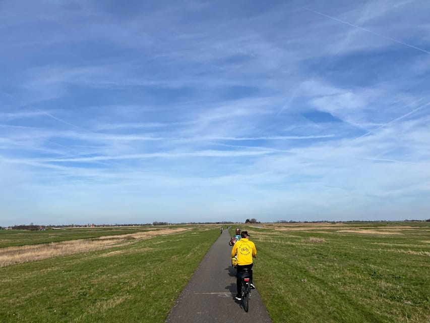 Amsterdam: Dutch Countryside E-Bike with Cheese & Clogs - Monnickendam and the return through Waterland