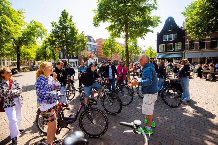 Amsterdam: Explore the City Highlights by Bike - Canal Belt: leaning houses and working waterways