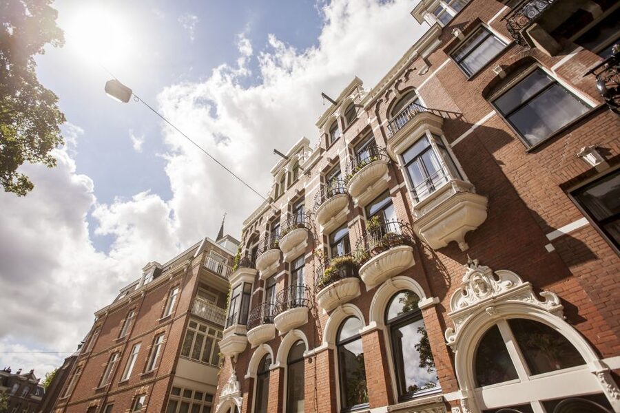 Amsterdam: Hidden Gems & Highlights Guided Bike Tour - How difficult is the cycling?