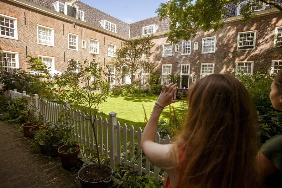 Amsterdam: Hidden Gems & Highlights Guided Bike Tour - Anne Frank’s House and the limits of an outside visit