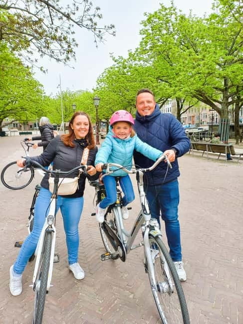Amsterdam: Off the Beaten Path Bike Tour in French - Why a bike is the right way to meet Amsterdam