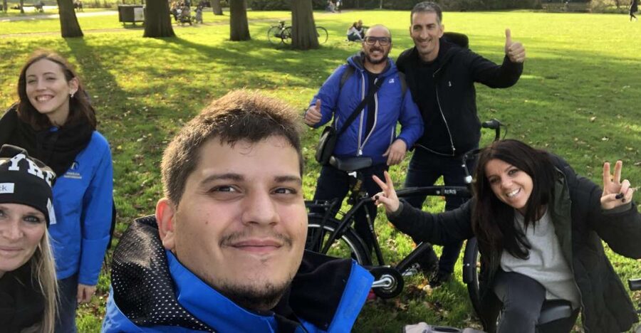 Amsterdam: Private City Bike Tour in italian - Meeting at Dam Square and getting ready to ride