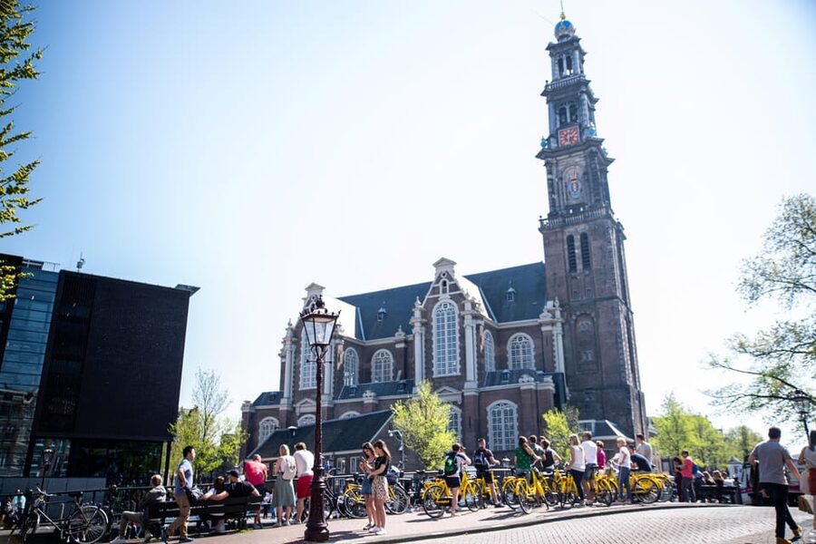 Amsterdam: Relaxed City Highlights Guided Bike Tour - Price, group size and practical value