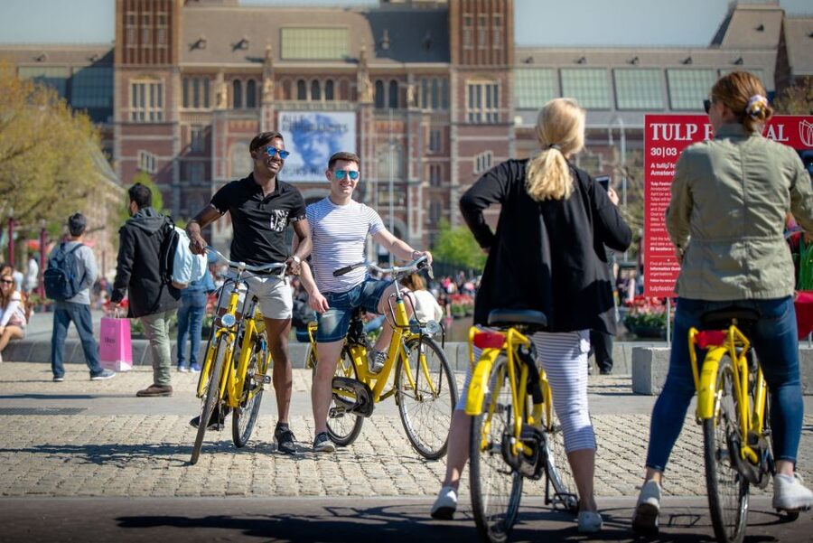 Amsterdam: Relaxed City Highlights Guided Bike Tour - Why a bicycle is the right way to see central Amsterdam