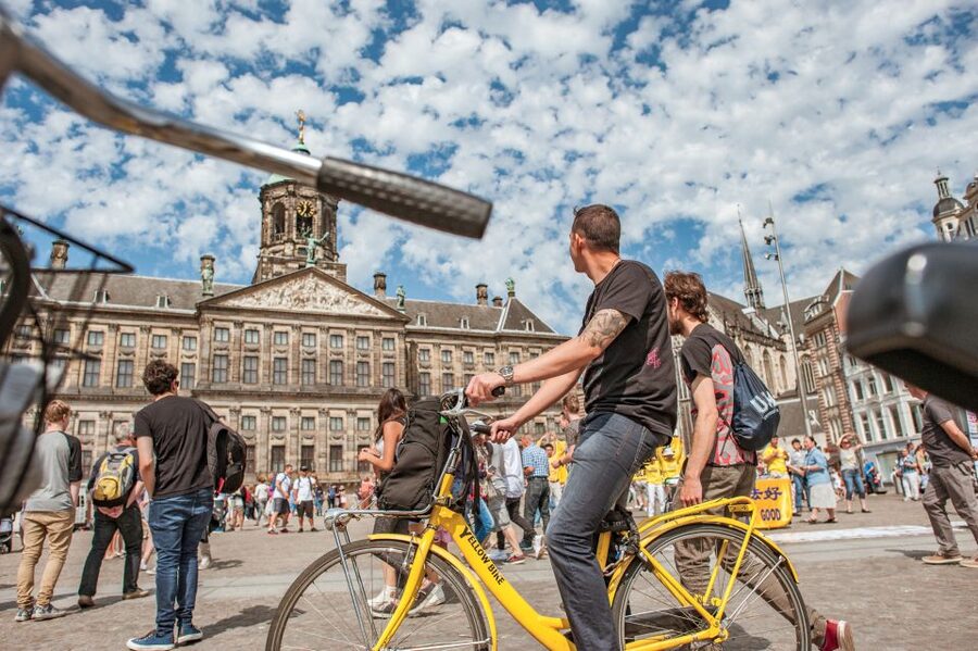Amsterdam: Relaxed City Highlights Guided Bike Tour - The Magere Brug and the return along Herengracht