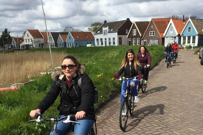 Amsterdam's Countryside Half-Day Bike Tour in Small Group - Guides who make the route more than a bike rental