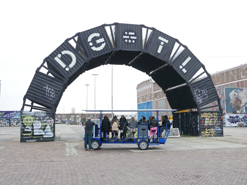 Amsterdam: The Original BUBBLES & BIKE Private Prosecco Tour - The first minutes: bottles, pedals, and your playlist