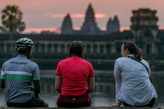 Angkor Sunrise Bike Tour / E-Bike or Tuk Tuk - Why the bicycle changes your Angkor day