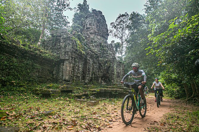 Angkor Sunrise Bike Tour / E-Bike or Tuk Tuk - Angkor Wat before breakfast