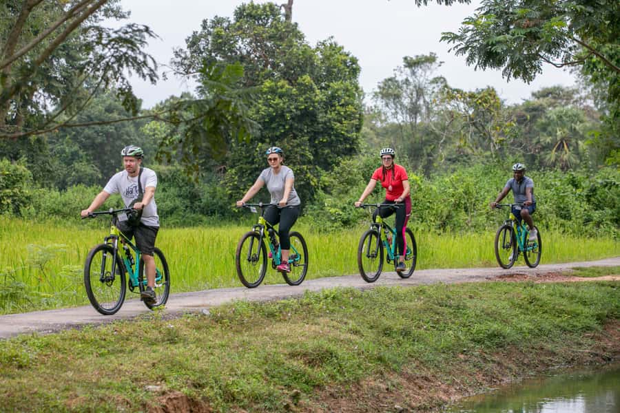 Angkor Wat: Guided Sunrise Bike Tour w/ Breakfast and Lunch - Who should book this Angkor cycling tour?