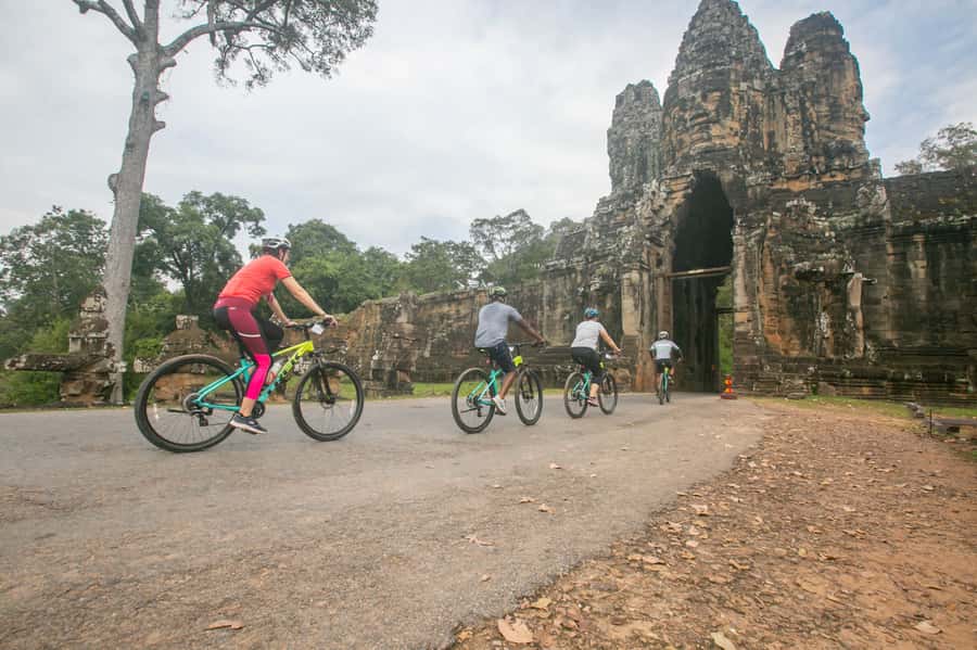 Angkor Wat: Guided Sunrise Bike Tour w/ Breakfast and Lunch - Bayon and Angkor Thom, faces in the stone