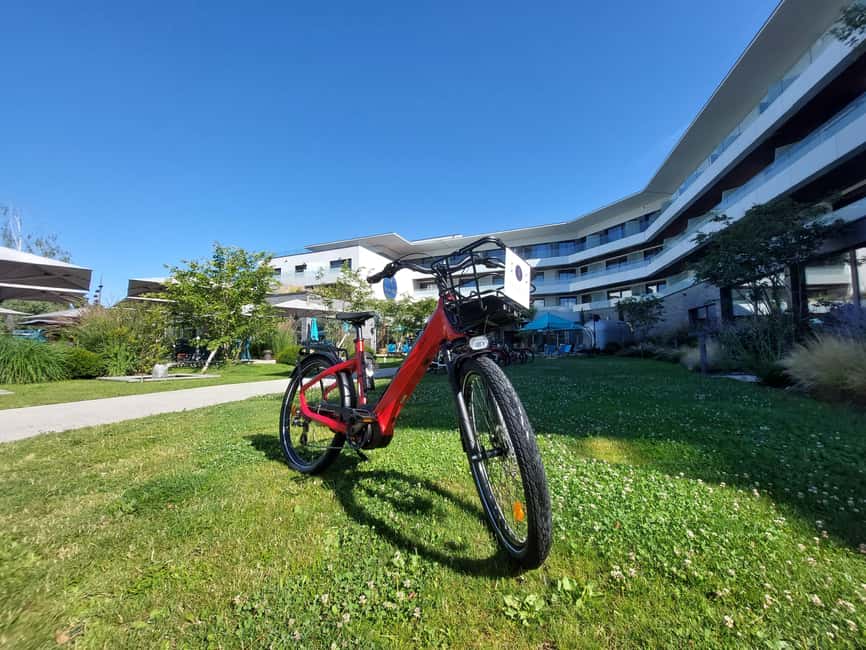 Annecy-le-Vieux, France: Electric and Classic Bike Rentals - Choosing electric assistance or classic pedal power
