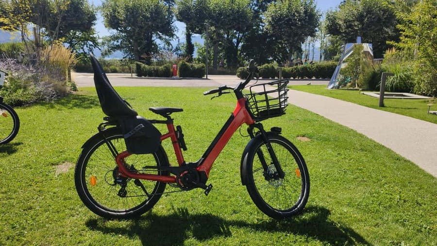 Annecy-le-Vieux, France: Electric and Classic Bike Rentals - Planning a Tour du Lac day