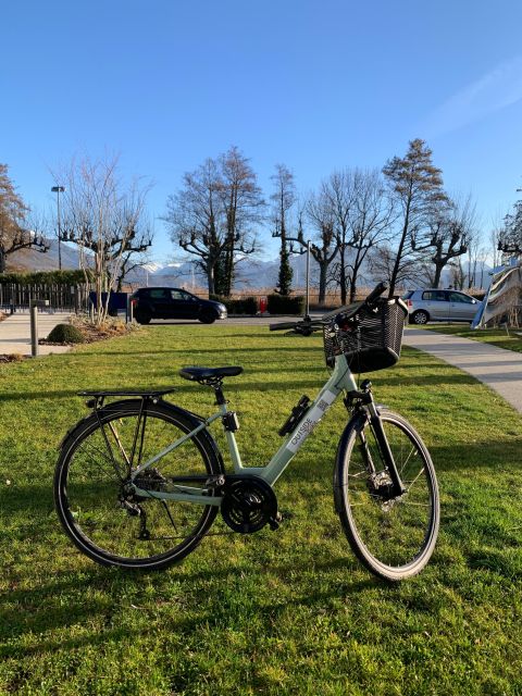 Annecy-le-Vieux, France: Electric and Classic Bike Rentals - What the $37 price gets you