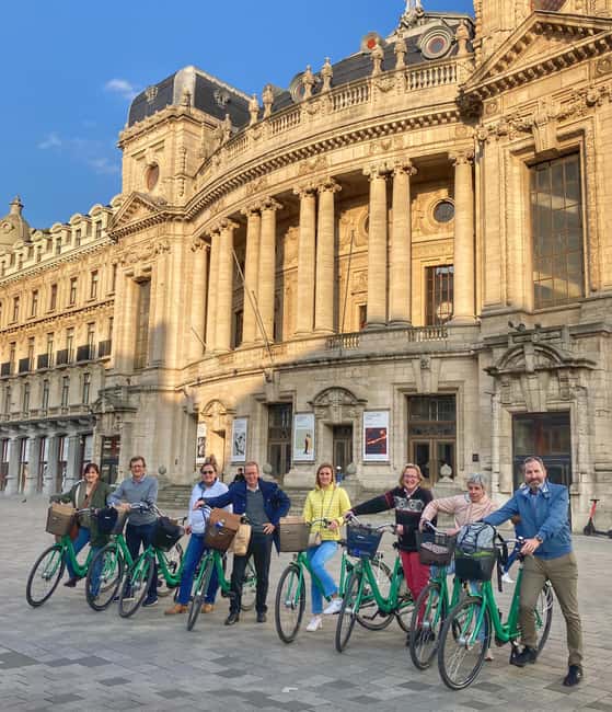 Antwerp Bike Tours: The Highlights & Beyond - Bikes, helmets, baskets, and rain gear