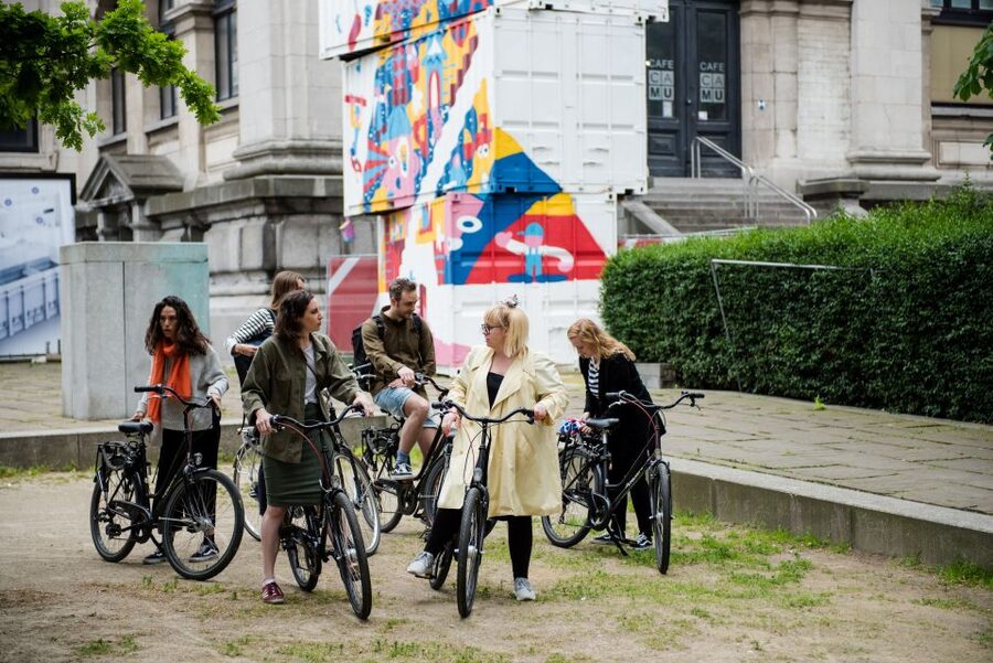 Antwerp: Guided Bike Tour - Cogels-Osylei and the grand southern neighborhoods