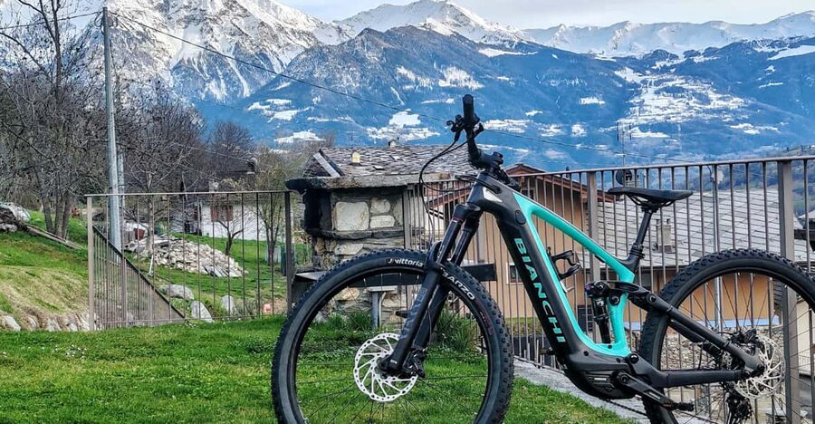 Aosta: E-bike full suspension day rental - Flat routes still deliver big views