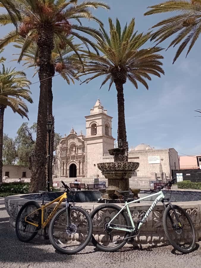 AREQUIPA BIKING CITY TOUR - San Lázaro shows a different side of the city