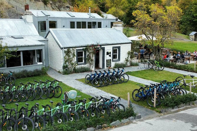 Arrowtown Mountain Bike Hire - Staff advice and support on the trail