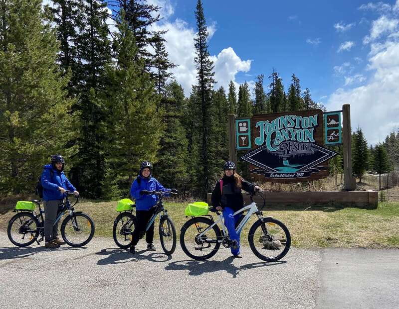 Banff: 4-Hour E-Bike and Walking Tour in Johnston Canyon - Vermilion Lakes and the first mountain views