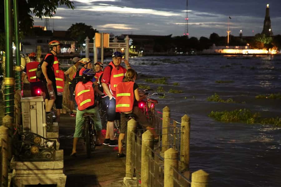 Bangkok at Sunset 5-Hour Bike Tour - Wat Arun under the night sky