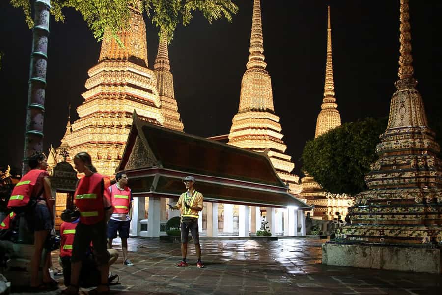 Bangkok at Sunset 5-Hour Bike Tour - Wat Pho and the need for respectful clothing