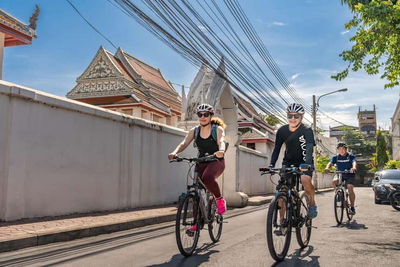 Bangkok: Backstreets and Historic Temples Bike Tour - A ferry ride across the Chao Phraya