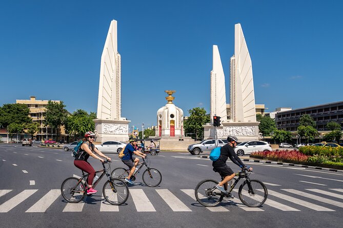 Bangkok: Backstreets and Temple Historic Bike Tour - Khaosan Road, then away from it