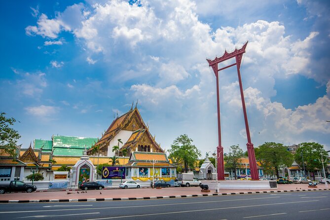 Bangkok: Backstreets and Temple Historic Bike Tour - Starting near MRT Sam Yot