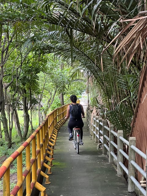 Bangkok: Bang Kachao Green Lung Bike Tour - Kayaking through the canals