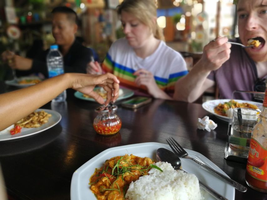 Bangkok: Bike and Canal Boat Tour with Lunch - Talat Wat Klang, where the food tells the story