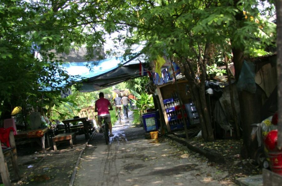 Bangkok: City Culture half-day Bike Tour - Why this bike tour shows you more than central Bangkok