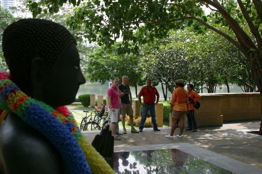 Bangkok: City Culture half-day Bike Tour - Starting in Yan Nawa with a local temple stop